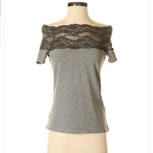 ☘️3/$25 SALE! H & M Off The Shoulder Lace Top